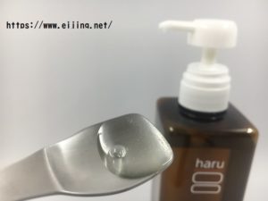 ＨＡＲＵスカルプシャンプーはスプーンに出してもかなり濃い感じ